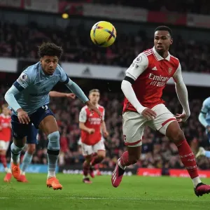 Arsenal vs Brentford: Gabriel vs Schade - Intense Battle in the Premier League Arsenal vs Brentford: Gabriel vs Schade - Intense Battle in the Premier League