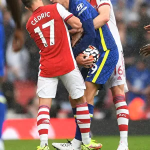 Arsenal vs. Chelsea: Intense Battle for Ball Possession - Arsenal's Holding and Soares vs. Chelsea's Havertz (Premier League 2021-22)