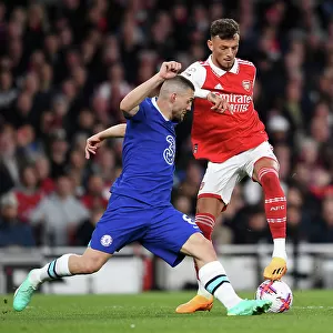 Arsenal vs. Chelsea: Intense Battle - Ben White vs. Mateo Kovacic, Premier League 2022-23