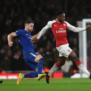 Arsenal vs. Chelsea: Intense Battle – Welbeck Evades Cahill and Kante