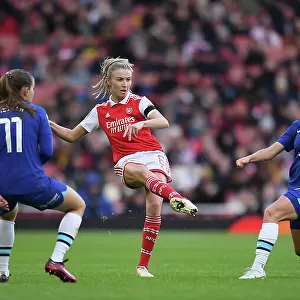Arsenal vs. Chelsea: Leah Williamson in Action at the Emirates Stadium - FA Women's Super League 2022-23