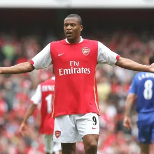 El duelo entre el Arsenal y el Chelsea en un emocionante empate de 1-1 en la Premier League del FA, con una impresionante actuación de Julio Baptista al Emirates Stadium, el 6 de mayo de 2007 El duelo entre el Arsenal y el Chelsea en un emocionante empate de 1-1 en la Premier League del FA, con una impresionante actuación de Julio Baptista al Emirates Stadium, el 6 de mayo de 2007