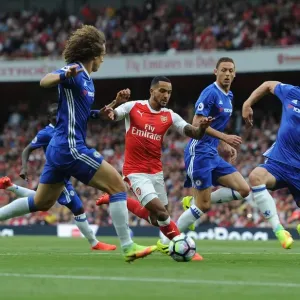 Arsenal vs. Chelsea Showdown: Walcott vs. Luiz and Cahill - A Battle at Emirates