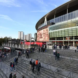 Arsenal vs Crystal Palace: Electrifying Fan Atmosphere Outside Emirates Stadium - Premier League 2019-20