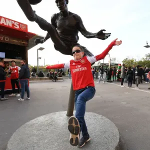 Arsenal vs Crystal Palace: Fans Gather at Emirates Stadium for Premier League Showdown