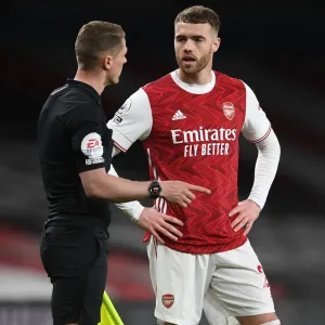 Arsenal vs. Everton: Calum Chambers Contests Referee Decision in Premier League Clash