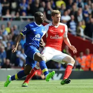 Arsenal vs Everton Print: Per Mertesacker v Arouna Kone