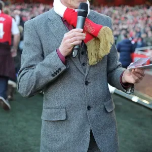 Arsenal vs. Everton: Premier League Clash at Emirates Stadium (December 2011)