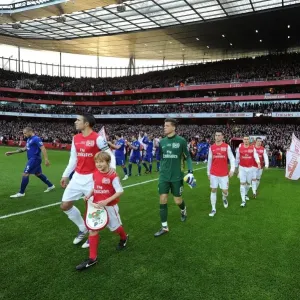 Arsenal vs. Everton: Robin van Persie Leads Arsenal at Emirates Stadium (Premier League 2011-12) Arsenal vs. Everton: Robin van Persie Leads Arsenal at Emirates Stadium (Premier League 2011-12)