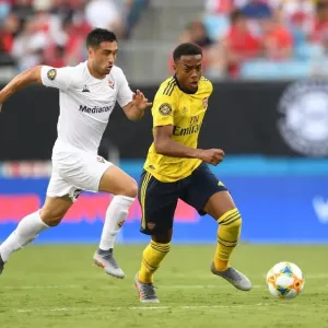 Arsenal vs. Fiorentina: Joe Willock Clashes with Jaime Baez in 2019 International Champions Cup, Charlotte