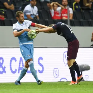 Arsenal vs. Lazio: Clash Between Lichtsteiner and Lulic in Pre-Season Friendly Arsenal vs. Lazio: Clash Between Lichtsteiner and Lulic in Pre-Season Friendly