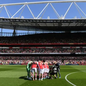 Arsenal vs Leeds United: Premier League Showdown - Arsenal Team Huddle at Emirates Stadium Arsenal vs Leeds United: Premier League Showdown - Arsenal Team Huddle at Emirates Stadium