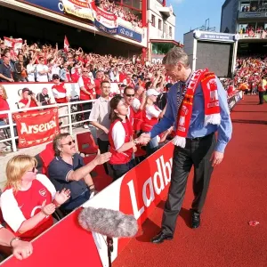 Arsenal vs Leicester City: FA Premiership Showdown - Intense Rivalry, May 2004 Arsenal vs Leicester City: FA Premiership Showdown - Intense Rivalry, May 2004