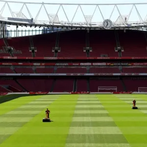 Arsenal vs Leicester City: Premier League Kick-off at Emirates Stadium (2017-18) Arsenal vs Leicester City: Premier League Kick-off at Emirates Stadium (2017-18)