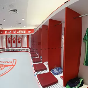 Arsenal vs Liverpool: Aaron Ramsdale's Empty Jersey in Arsenal Dressing Room (Premier League 2021-22)