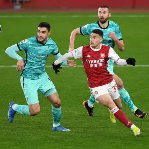 Arsenal vs. Liverpool: A Battle for Every Inch - Martinelli's Determined Tussle