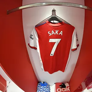 Arsenal vs Liverpool: Bukayo Saka's Hanging Jersey in Arsenal Changing Room (Premier League 2021-22)