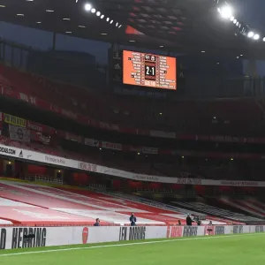 Arsenal vs. Liverpool: Empty Emirates Honors Fallen Fans Amid Pandemic Arsenal vs. Liverpool: Empty Emirates Honors Fallen Fans Amid Pandemic