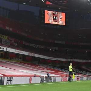 Arsenal vs. Liverpool: Empty Emirates Stadium Honors Lost Fans to COVID-19 Arsenal vs. Liverpool: Empty Emirates Stadium Honors Lost Fans to COVID-19