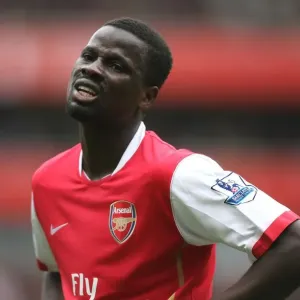 Arsenal vs Liverpool Showdown: Eboue's Unforgettable Battle (1:1)