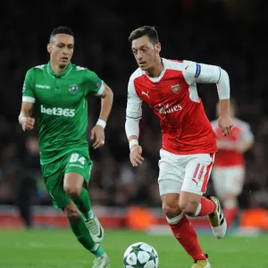 Arsenal vs Ludogorets: Ozil Clashes with Marcelinho in Champions League Showdown Arsenal vs Ludogorets: Ozil Clashes with Marcelinho in Champions League Showdown
