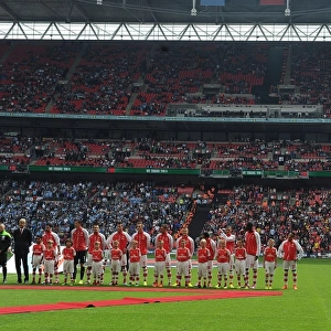 Arsenal vs Manchester City - FA Community Shield 2014: Arsenal Team Alignment at Wembley Stadium