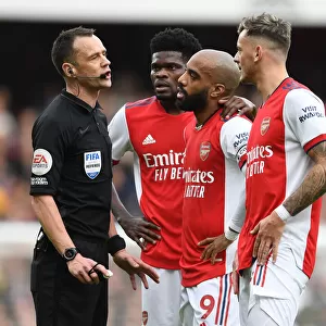 Arsenal vs Manchester City: Intense Discussion Between Players and Referee