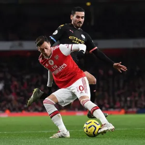 Arsenal vs Manchester City: Ozil Under Pressure in Intense Premier League Clash Arsenal vs Manchester City: Ozil Under Pressure in Intense Premier League Clash