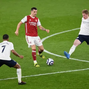Arsenal vs Manchester City: Xhaka Navigates Sterling and de Bruyne in Empty Emirates Stadium, Premier League 2020-21 Arsenal vs Manchester City: Xhaka Navigates Sterling and de Bruyne in Empty Emirates Stadium, Premier League 2020-21