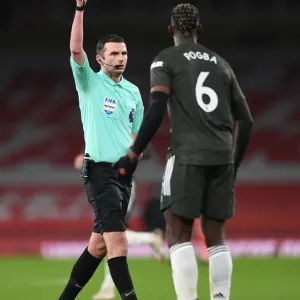Arsenal vs Manchester United: Michael Oliver Shows Yellow Card Amid Empty Emirates Stadium (Premier League 2021)