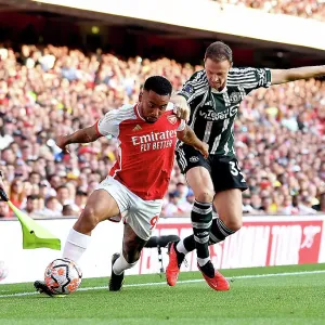Arsenal vs Manchester United: A Battle for Possession in the 2023-24 Premier League