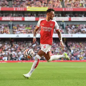 Arsenal vs Manchester United: Battle for Premier League Supremacy (2023-24)