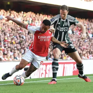 Arsenal vs Manchester United: Clash of Titans - The Battle for Premier League Supremacy (2023-24)