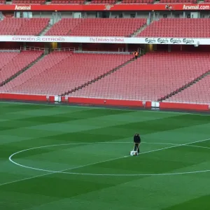 Arsenal vs Manchester United: Pre-Match Pitch Preparation at Emirates Stadium, 2014