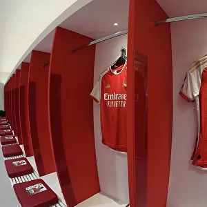 Arsenal vs Manchester United: Premier League Showdown - Pre-Match Shirt Unveiling (2023-24)