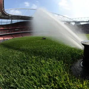 Arsenal vs Manchester United: Premier League Showdown (2015/16) - The Pitched Battle: Arsenal's Soaking Surprise Arsenal vs Manchester United: Premier League Showdown (2015/16) - The Pitched Battle: Arsenal's Soaking Surprise