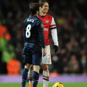 Arsenal vs Manchester United: Rosicky and Mata Share a Moment during the 2013-14 Premier League Clash