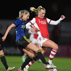 Arsenal vs Manchester United: A Titanic Clash in the FA Womens Continental Tyres League Cup Quarterfinals