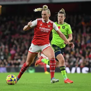 Arsenal vs Manchester United: Women's Super League Clash at Emirates Stadium