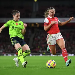 Arsenal vs Manchester United: A Women's Super League Showdown at Emirates Stadium - McCabe vs Batlle