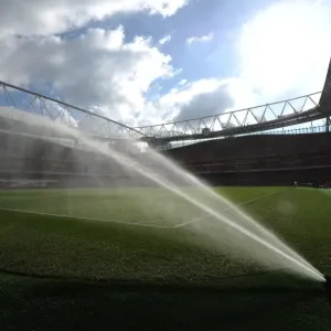 Arsenal vs Middlesbrough: Pre-Match Pitch Preparation at Emirates Stadium (2016-17) Arsenal vs Middlesbrough: Pre-Match Pitch Preparation at Emirates Stadium (2016-17)