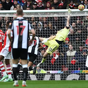 Arsenal vs Newcastle United: Aaron Ramsdale in Action at Emirates Stadium (2021-22)