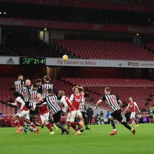 Arsenal vs Newcastle United: Willian's Free Kick Hits the Wall in Empty Emirates Stadium, Premier League 2020-21