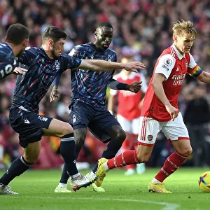Arsenal vs. Nottingham Forest: A Tense Showdown - Odegaard Goes Head-to-Head with Kouyate and McKenna