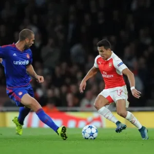 Arsenal vs. Olympiacos: Alexis Sanchez Goes Head-to-Head in 2015/16 Champions League Showdown