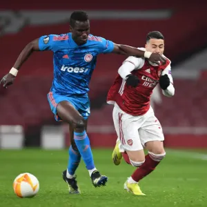 Arsenal vs. Olympiacos: Martinelli Fouls Ousseynou Ba in Empty Europa League Clash Arsenal vs. Olympiacos: Martinelli Fouls Ousseynou Ba in Empty Europa League Clash