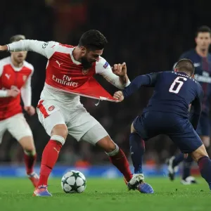 Arsenal vs. Paris Saint-Germain: Olivier Giroud vs. Marco Verratti Clash in 2016-17 Champions League Arsenal vs. Paris Saint-Germain: Olivier Giroud vs. Marco Verratti Clash in 2016-17 Champions League