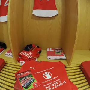 Arsenal vs Stoke City: Premier League 2015-16 - Save the Children Warm-Up Arsenal vs Stoke City: Premier League 2015-16 - Save the Children Warm-Up
