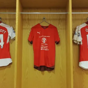 Arsenal vs Stoke City: Save the Children Warm-Up (2015-16) - Footballers Wear Charity Tops Before Match Arsenal vs Stoke City: Save the Children Warm-Up (2015-16) - Footballers Wear Charity Tops Before Match