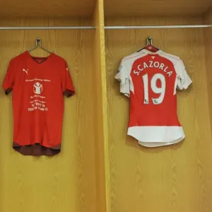 Arsenal vs Stoke City: Save the Children Warm-Up - Premier League 2015-16 Arsenal vs Stoke City: Save the Children Warm-Up - Premier League 2015-16
